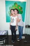 吴绮莉否认女儿“同性恋” 画展大秀母女情深
