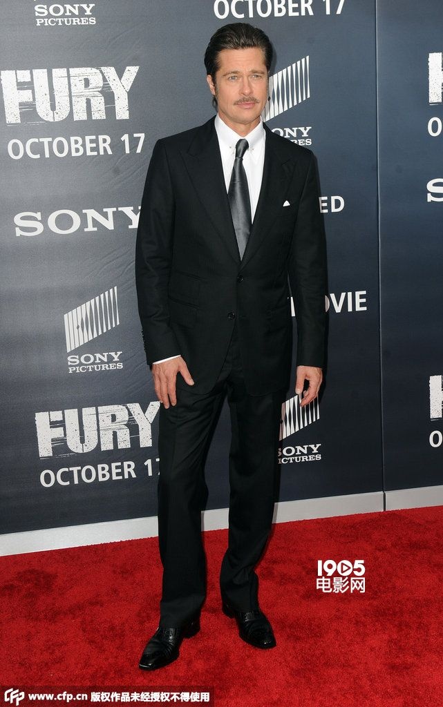 《狂怒》美国首映 主演布拉德·皮特帅气亮相