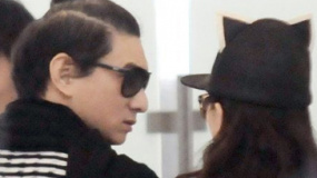 吴奇隆头顶梳辫与刘诗诗甜蜜出行 刻意保持距离