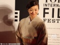 鈴木京香亮相東京影節(jié)紅毯 身穿白色和服顯典雅