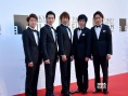 《嵐》組合現(xiàn)身東京紅毯 帥氣五人引爆現(xiàn)場氣氛