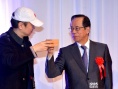 陈美龄助阵中国电影周闭幕 崔健与前首相福田交谈