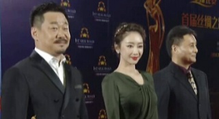 王景春登场绅士范十足 美女启星盛赞“第二故乡”