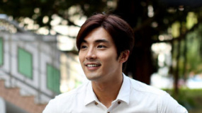 《我愛費(fèi)勒姆》賀軍翔放下偶像包袱 抄板磚要玩命