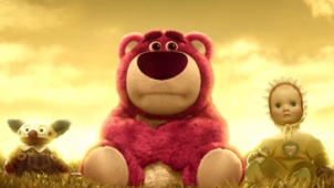 《玩具总动员3》精彩片段 草莓熊遭遗弃性情大变