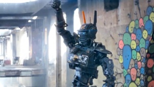 《超能查派》首款预告片 智能机器人贫民窟掀革命