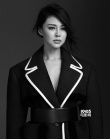 關(guān)悅登時尚雜志制服誘惑 紅唇冷艷拒當(dāng)“女神”