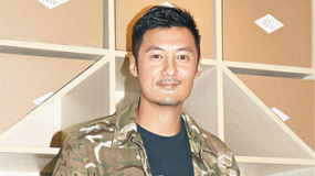 余文乐没法满足妈妈抱孙愿望 坚称不会离开寰亚