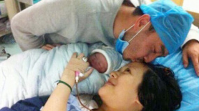 汪涵產(chǎn)房獻(xiàn)吻愛妻楊樂樂 兒子小沐沐首曝光