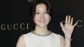 李英愛明艷照人彰顯知性美 放言明年復出拍戲