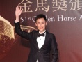 Ella著黑色開叉長裙大秀美腿 與楊千霈紅毯斗艷
