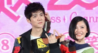 《重返20歲》鹿晗首唱普通話歌曲 被奶奶楊子姍強(qiáng)吻