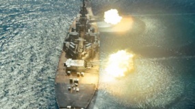 《超级战舰》精彩片段 驱逐舰漂移攻击外星战舰