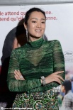 巩俐亮相《归来》巴黎首映 穿透视裙对镜送飞吻