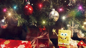 《海绵宝宝3D》送节日祝福 派大星被挂上圣诞树