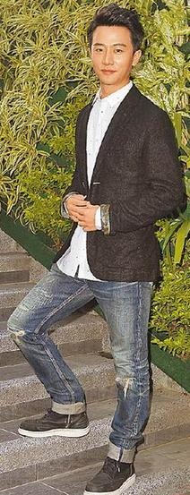 黄轩拍床戏累瘫全身汗 怪导演不喊停