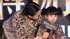 鐘麗緹性感亮相《博物館3》 愛女丸子頭俏皮可愛