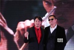 《一代宗师3D》上海首映 王家卫现场赠张震剃刀