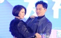 張智霖、袁詠儀現(xiàn)場(chǎng)玩親親 何潔夫婦大秀甜蜜