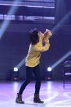 “灰姑娘”曹勝微變直立行走的貓 高傲邁步樂趣足