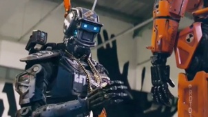 《超能查派》中文预告 休·杰克曼追杀智能机器人