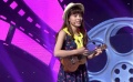 中俄混血少女曹勝微走向臺前 學小動物萌翻全場