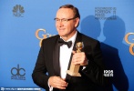 史派西获最佳电视男主角奖 历经八次提名首获奖