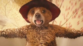 《帕丁顿熊》精彩片段 可爱小熊屋内浴缸冲浪