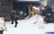 “007”新片片場(chǎng)照流出 直升機(jī)墜毀邦德槍戰(zhàn)激烈