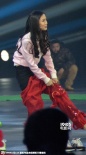 Angelababy当众换衣服 扮成小狮子卖萌太可爱