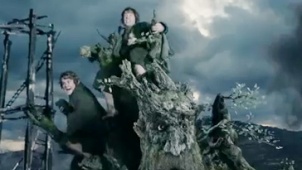 《指环王2》激战片段 树人军团群起攻击白袍巫师