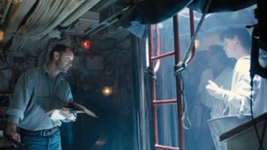 《黑海夺金》中文片段 年轻船员潜艇中寻找玻璃窗