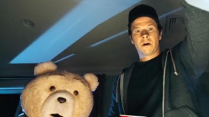 《泰迪熊2》中文超级碗宣传片 贱熊深夜入室偷窃