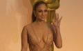 詹妮弗·洛佩茲深V性感 裸色禮服登場大秀傲人豪乳