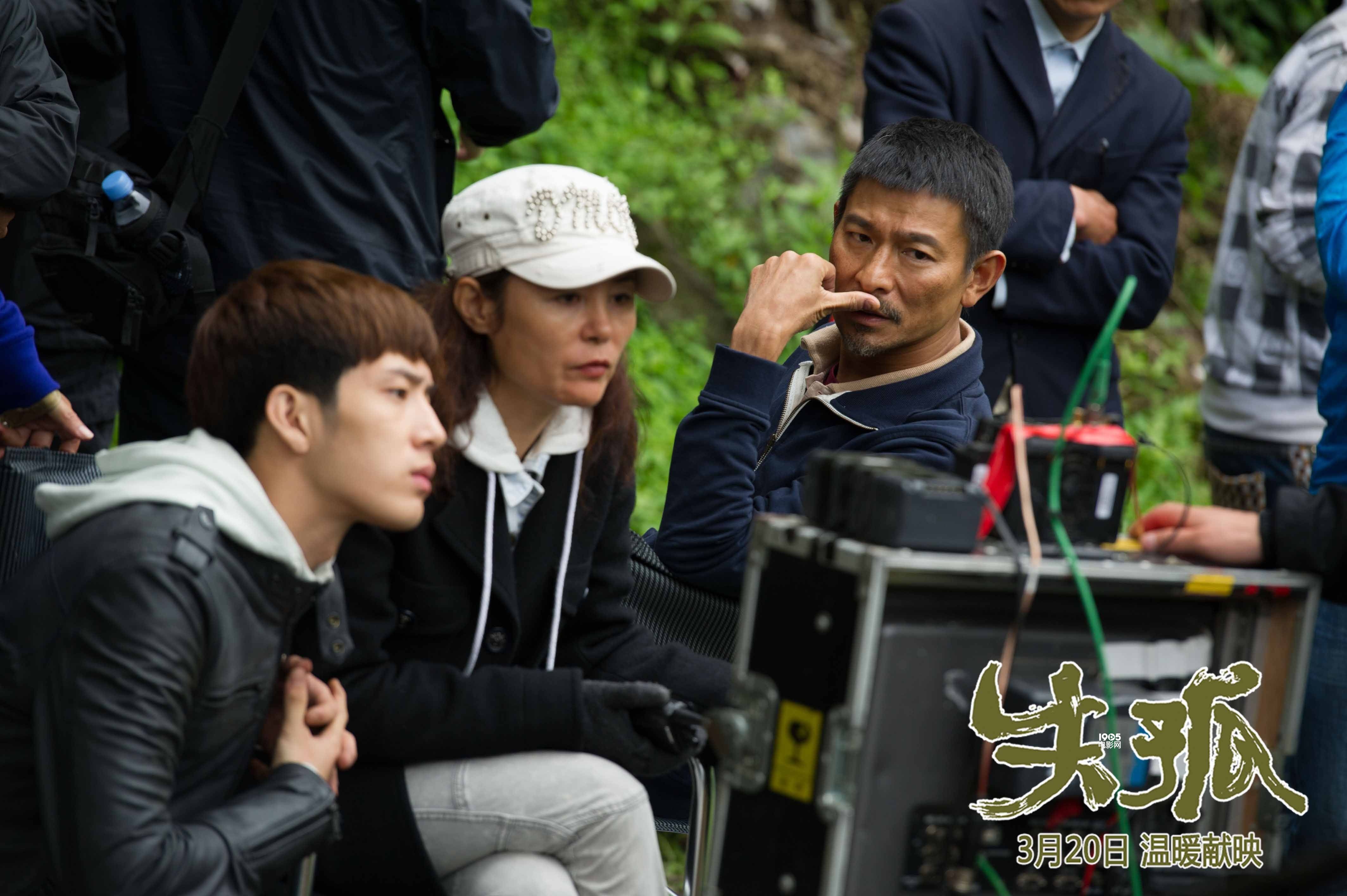 《失孤》曝"变身"特辑 刘德华变农民落水拍戏