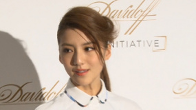 林峰主動(dòng)幫女友撿狗糞 吳千語白色情人節(jié)竟沒表示