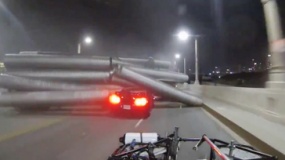 《速度与激情7》拍摄直击 夜幕追逐重型货车疾走