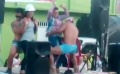 婦女節(jié)聘脫衣舞男助陣 市長挨批辯稱：有人很享受