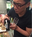 刘烨开派对庆37岁生日 与妻子热吻遭儿子偷看