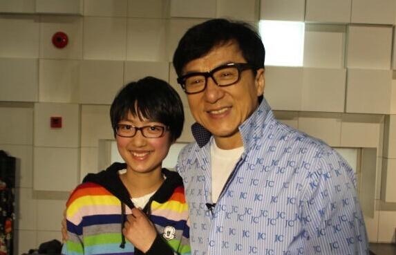 成龍曝粉絲生命奇跡為見自己從坐輪椅到站起來