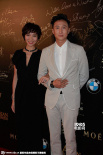 洪金寶長(zhǎng)子洪天明現(xiàn)身 與演員車婉婉攜手走紅毯