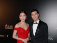 杨谨华低胸红裙性感美艳 凤小岳黑西装帅气亮相