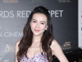 豪門貴婦諸葛梓岐現(xiàn)身紅毯 穿亮片紫裙優(yōu)雅大方