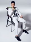 郭碧婷李晨封面大片 脸印性感大红唇浪漫撕名牌