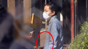 46岁王菲中性装带李嫣学琴 小腹凸起明显被疑有孕