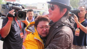 韩红自嘲“当了炮灰” 坚信“品德是才能的主宰”