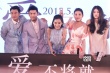 黄晓明《何以》发布会狂秀恩爱 胸咚Baby遭鞭抽