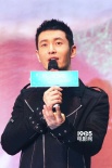 黄晓明宣传《何以》被校花壁咚 自嘲“闹太套”