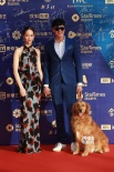 何潤東攜手張鈞甯亮相影節(jié)紅毯 牽寵物狗活潑俏皮