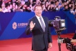 施瓦辛格压轴走红毯笑盈盈 与粉丝握手显亲民